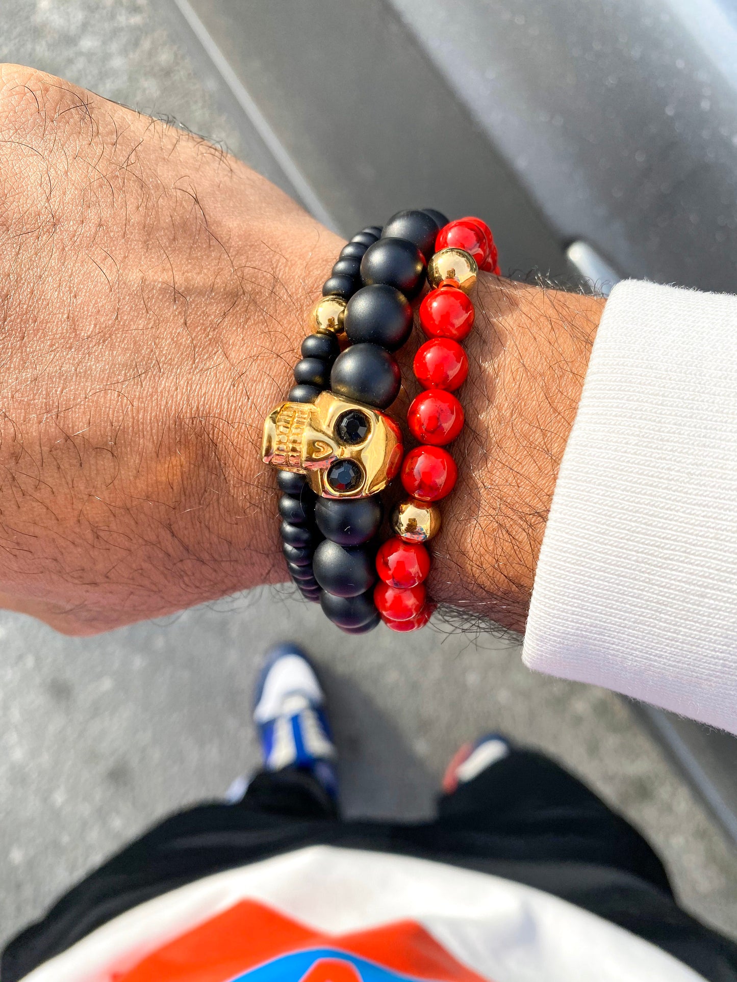 Men’s Bracelet with Onyx and gold over 316L stainless steel crown logo bead.